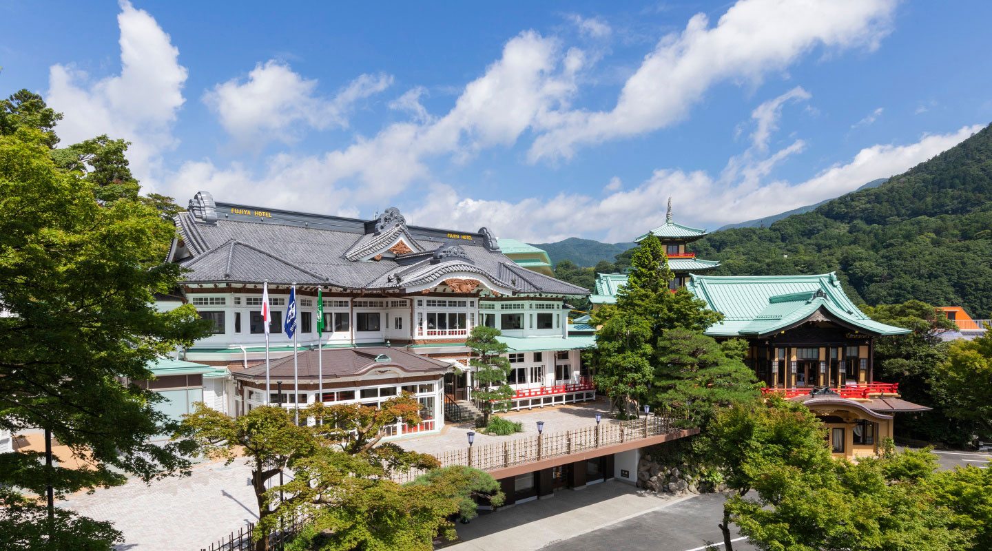 富士屋ホテル — 箱根・宮ノ下 · 1878年開業、本館・西洋館・花御殿を含む登録有形文化財のクラシックホテル