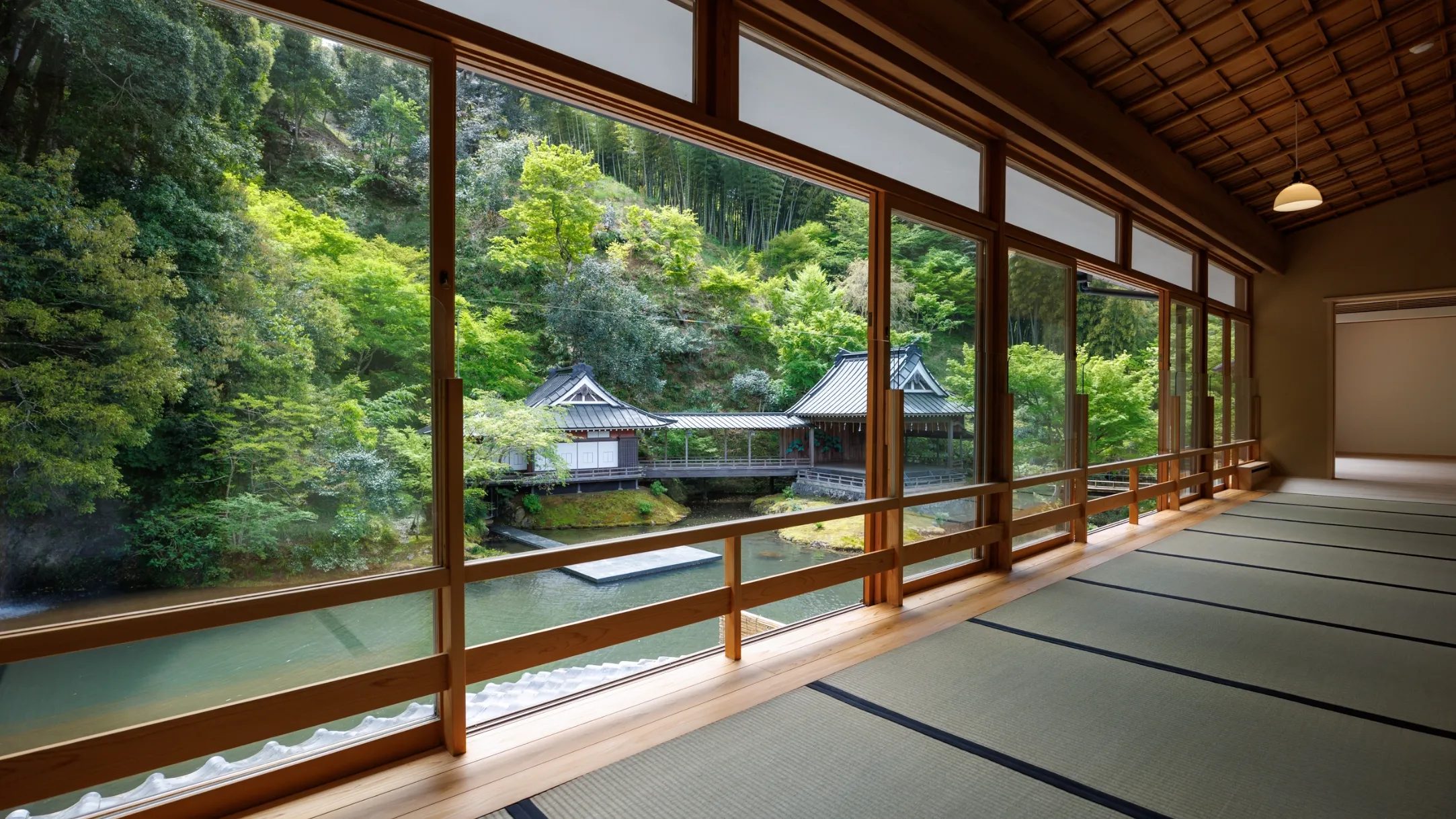 あさば — 伊豆修善寺 · 1489年創業、池の上に能舞台を構える格式の温泉旅館