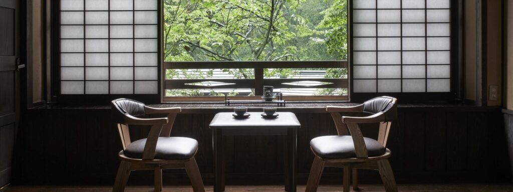 【一軒の宿】奥阿蘇・黒川温泉 御客屋 — 江戸期創業・川端の老舗で過ごす、外湯めぐり手形と九州山地の梅雨明け