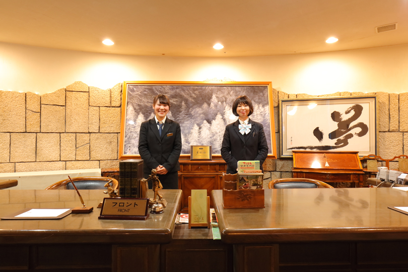 下呂温泉 紗々羅 — 岐阜・下呂 · 露天風呂付客室と展望大浴場を備えるアートな温泉旅館