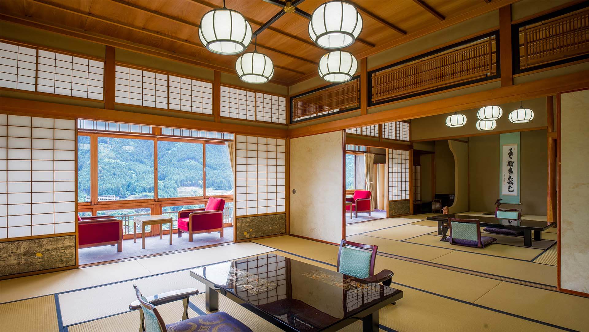 湯之島館 本館客室 — 数寄屋造りの座敷から望む益田川の谷と飛騨の山並み
