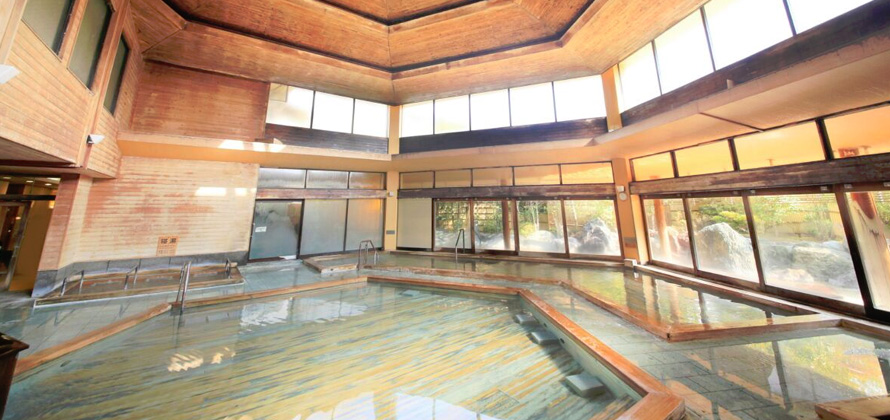 ホテルサンバレー伊豆長岡 — 静岡・伊豆の国市 · 300坪の湯殿を備えた本館、漫画図書館とゲームコーナーで館内一日完結のファミリーリゾート