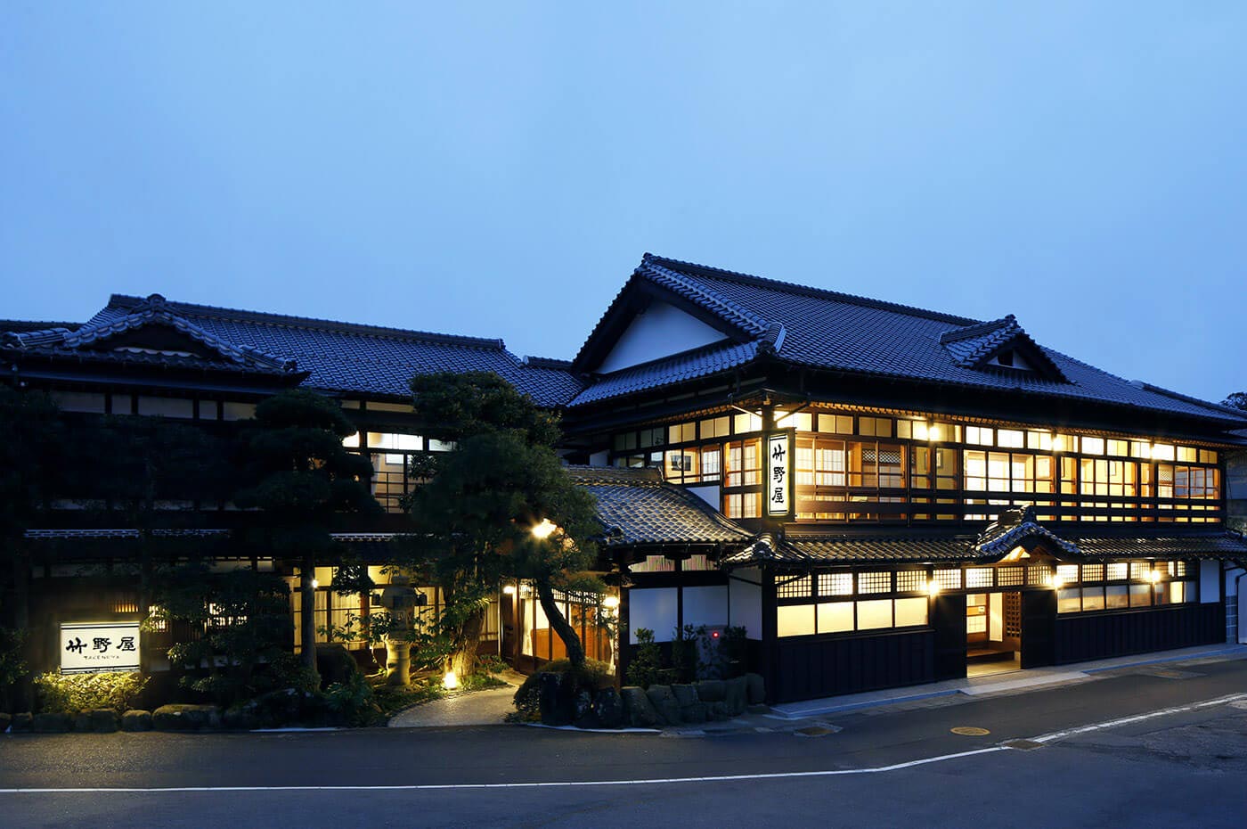 竹野屋旅館 — 出雲・神門通り · 明治期創業、出雲大社正門前の老舗料理旅館