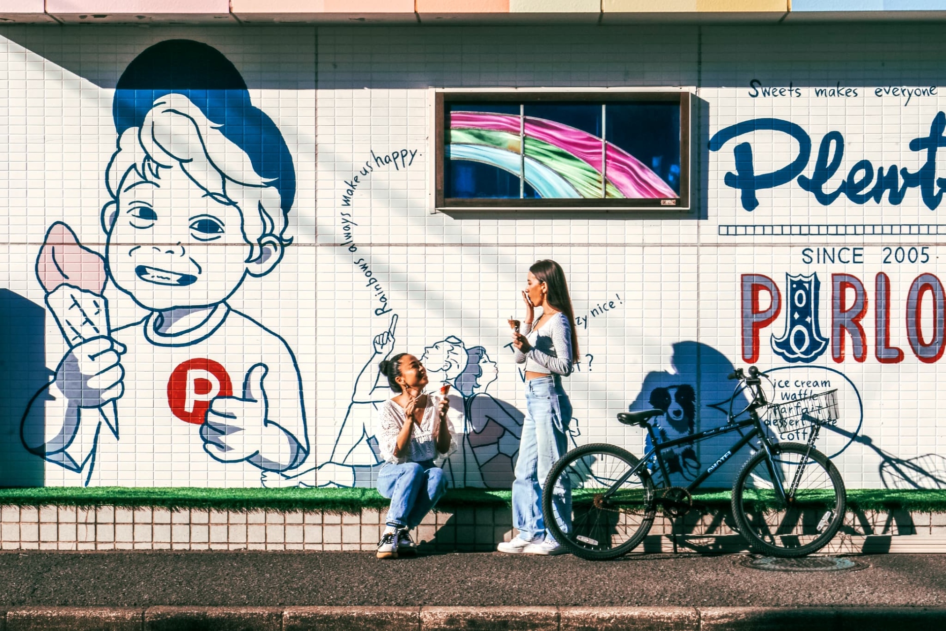 8HOTEL CHIGASAKI — 茅ヶ崎駅南口 · プールを中心としたモーテル型デザインホテル