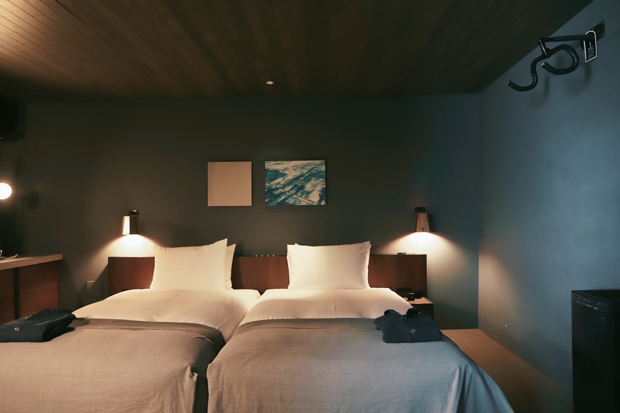 ONOMICHI U2 / HOTEL CYCLE — 広島・尾道西御所 · 倉庫再生のミニマルな客室