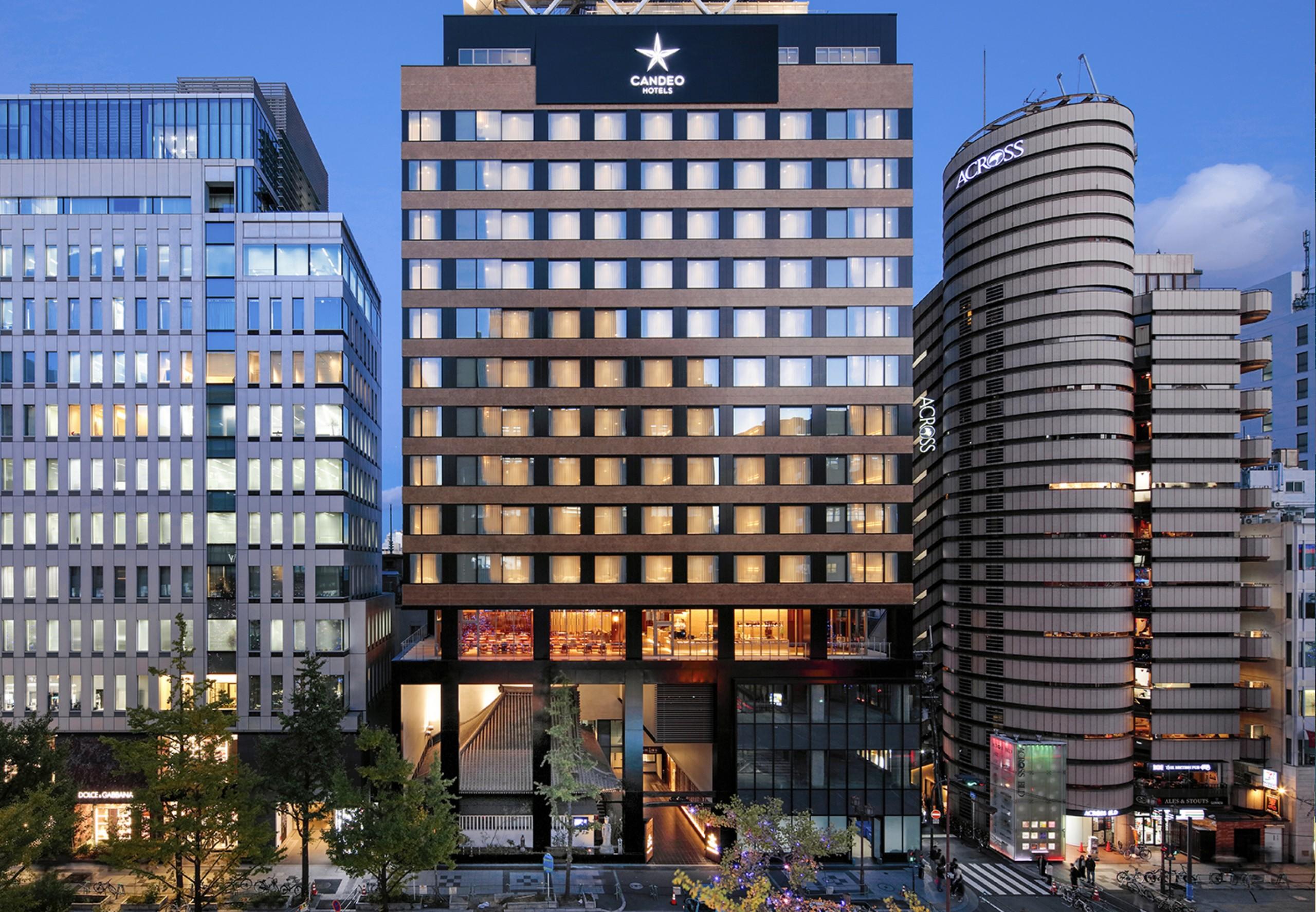 カンデオホテルズ大阪心斎橋 — 大阪・心斎橋 · 2023年開業、御堂筋沿いの寺院一体型シティホテル外観