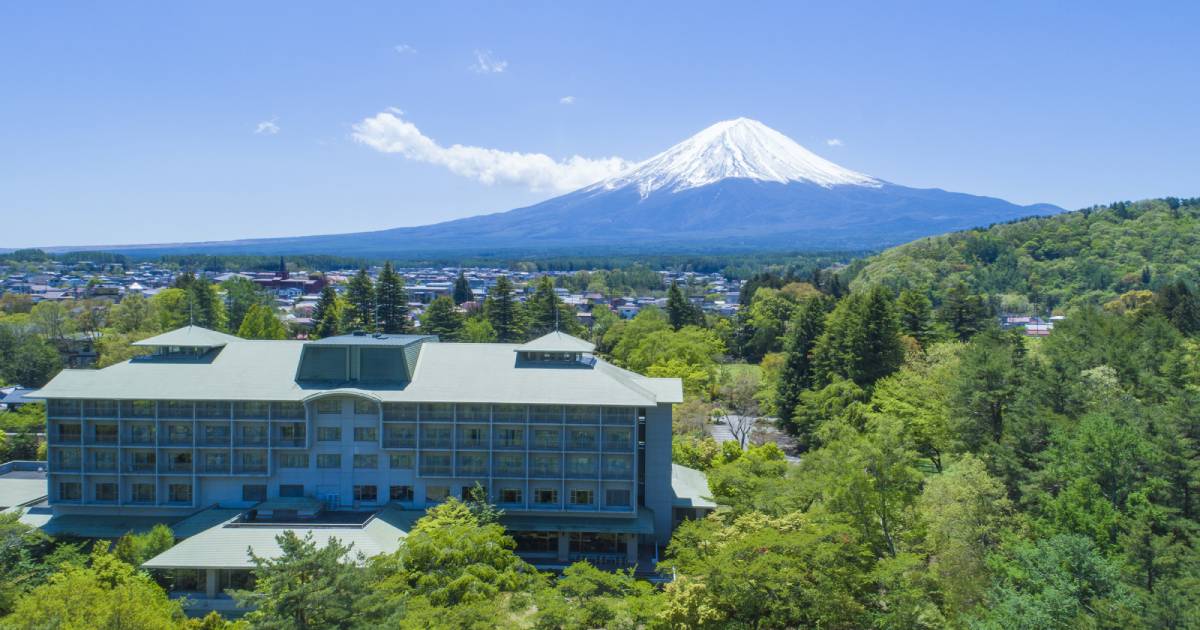 富士ビューホテル — 河口湖 · 1936年開業、湖畔3万坪の老舗リゾート