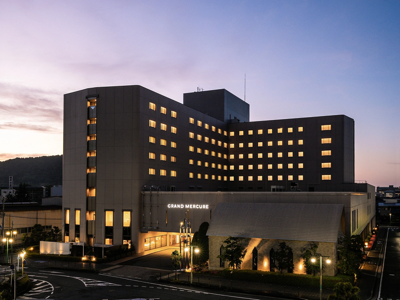 グランドメルキュール奈良橿原 — 橿原市久米町 · 橿原神宮前駅徒歩1分、源泉温泉付き国際ブランド