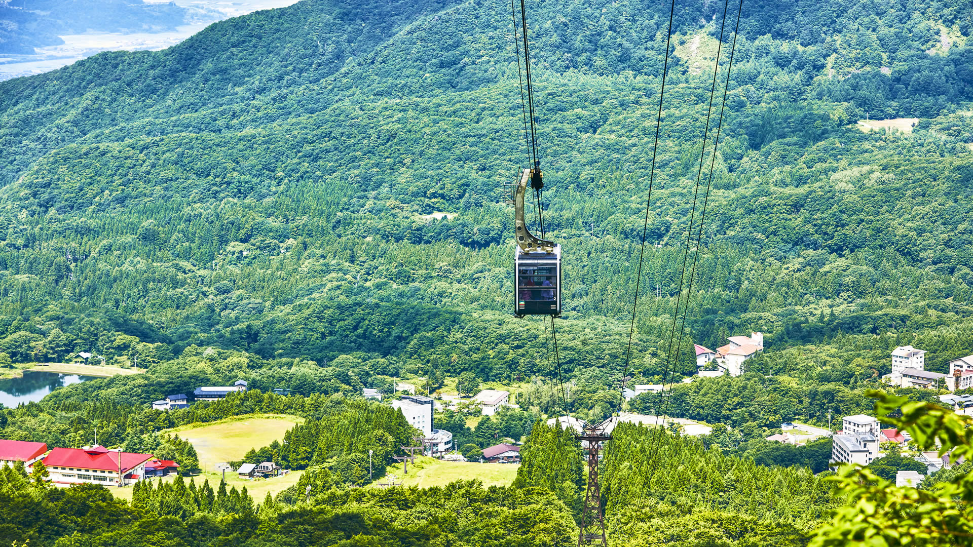 岩清水料理の宿 季の里 — 山形・蔵王温泉 · 標高約880m、鴫の谷地沼を望む岩清水料理の22室宿