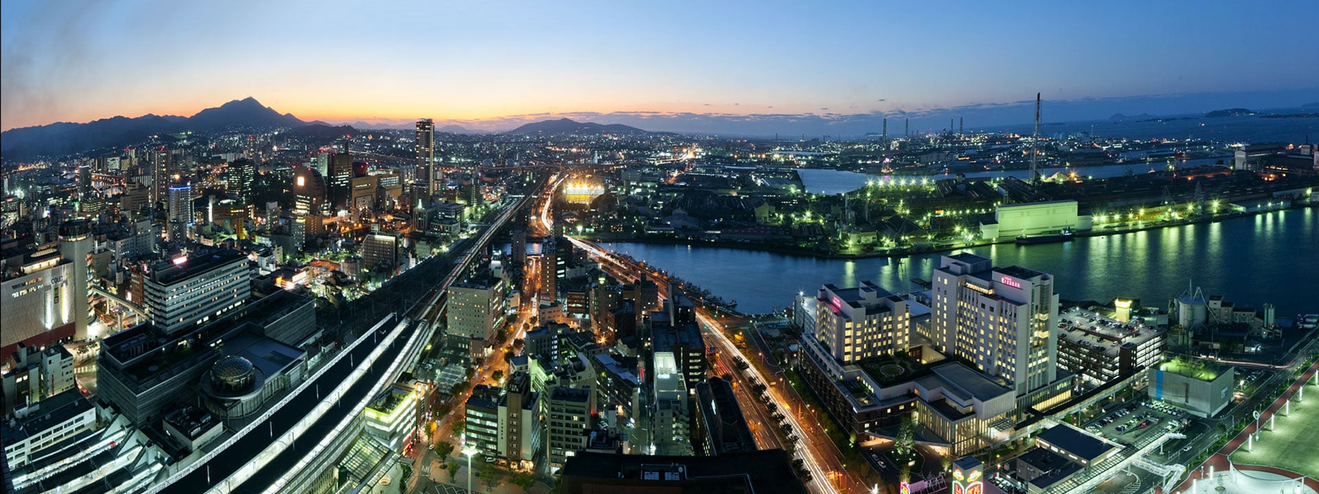 リーガロイヤルホテル小倉 — 北九州市小倉北区 · 紫川とリバーウォーク北九州に隣接する老舗シティホテル