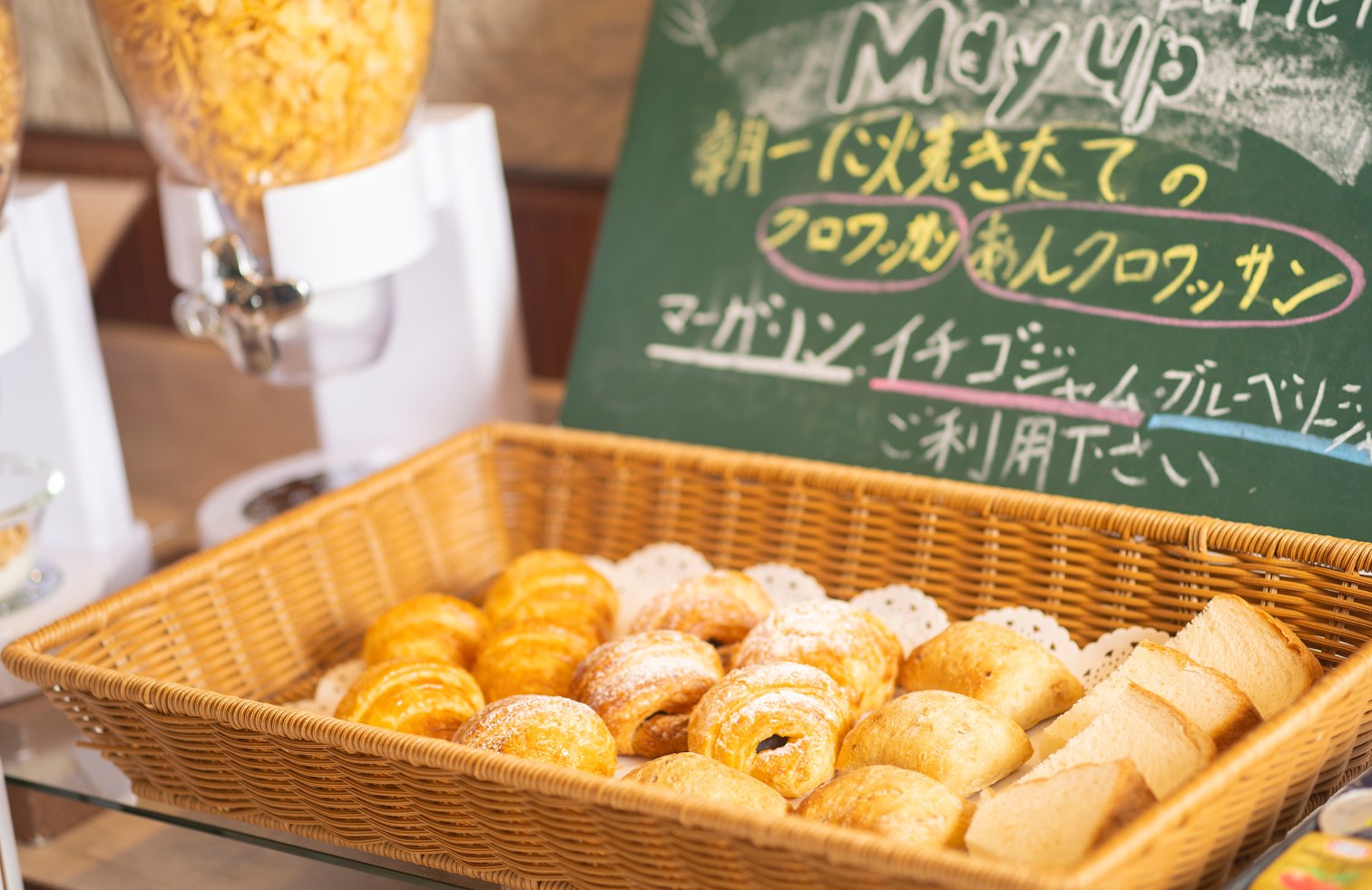 ハイパーイン メイアップ徳島 — 徳島市・新町川沿いのビジネスホテル外観