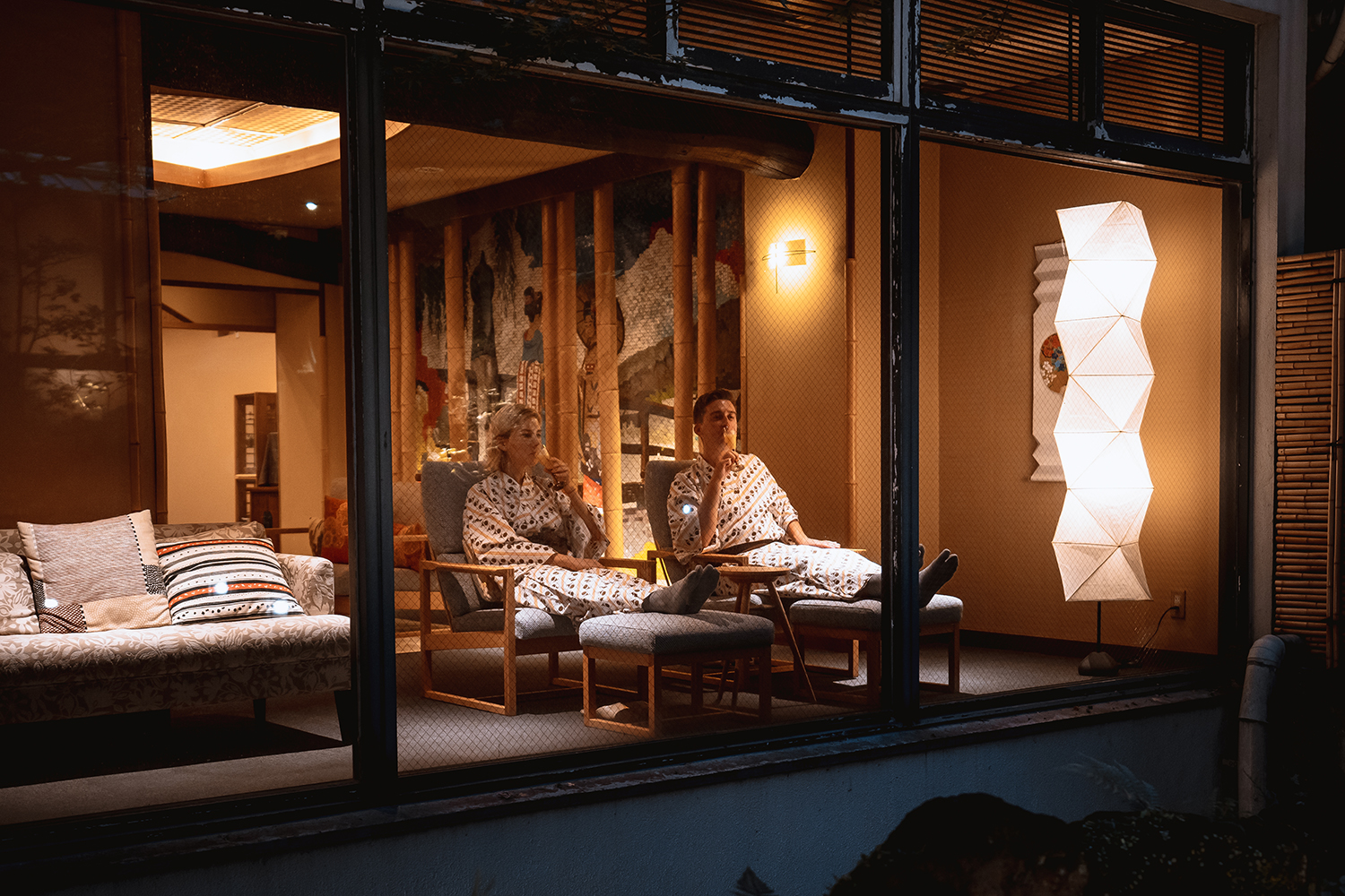NISHIYAMA RYOKAN — 京都・烏丸御池 · 1953年創業の町家旅館、庭を望む和室