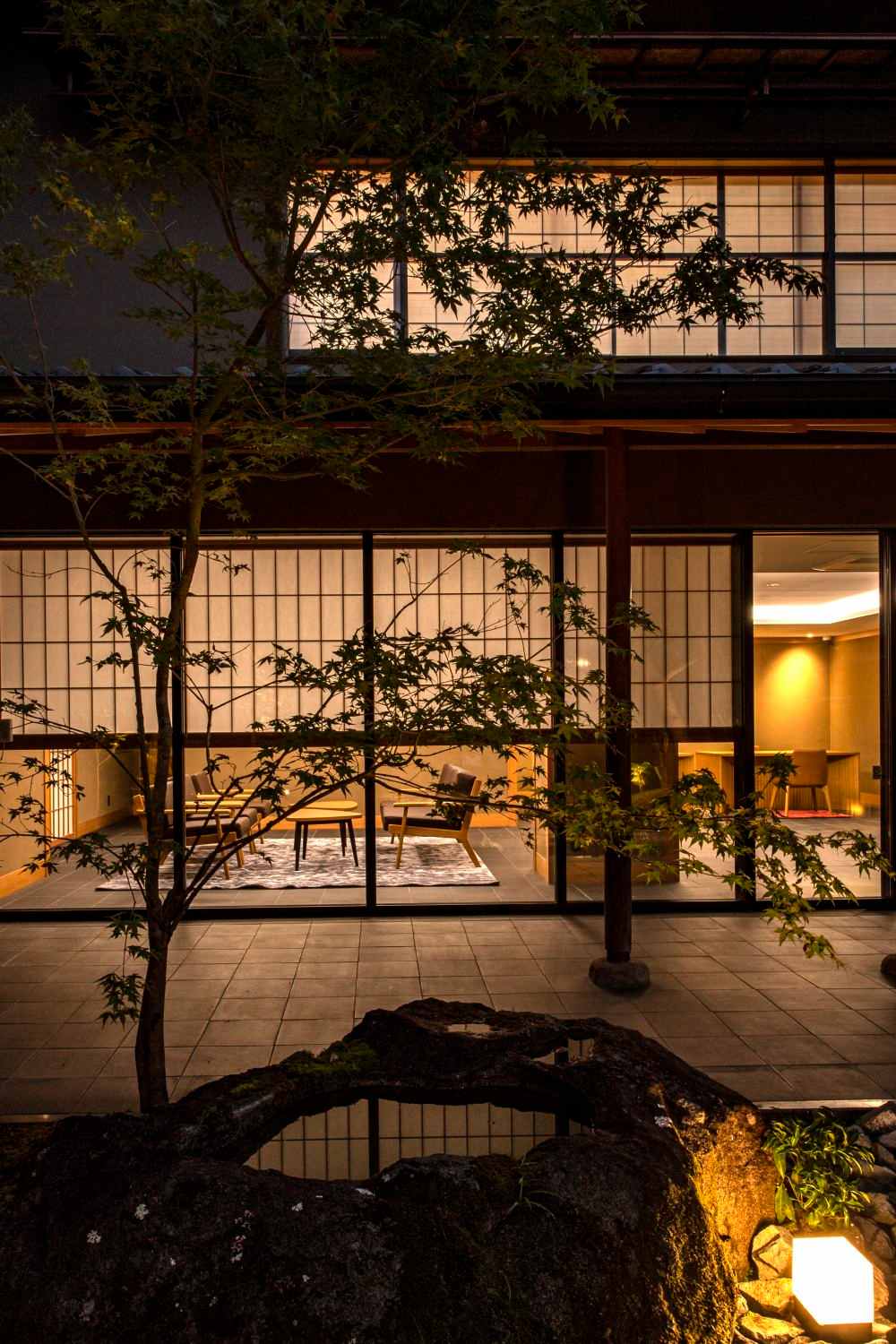 修善寺 離れ宿 鬼の栖 — 伊豆市・修善寺温泉 · 坪庭に面した数寄屋造りの離れと湯処