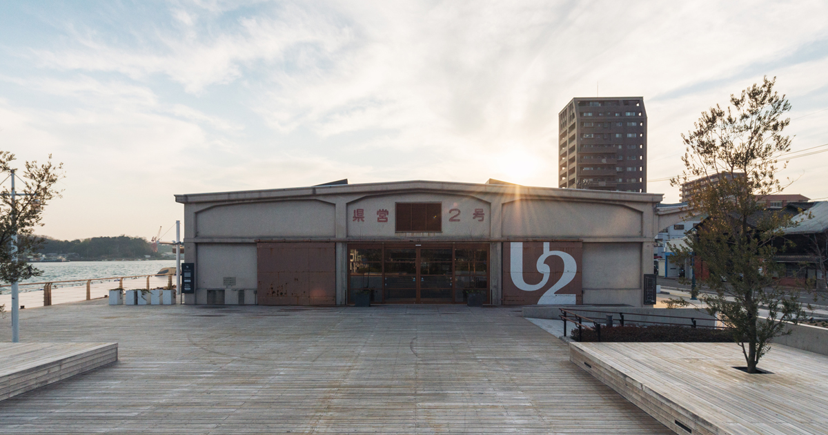HOTEL CYCLE — 尾道・西御所町 · 旧海運倉庫を改装したONOMICHI U2内、サイクルハンガー備え付けの客室を持つしまなみ起点ホテル