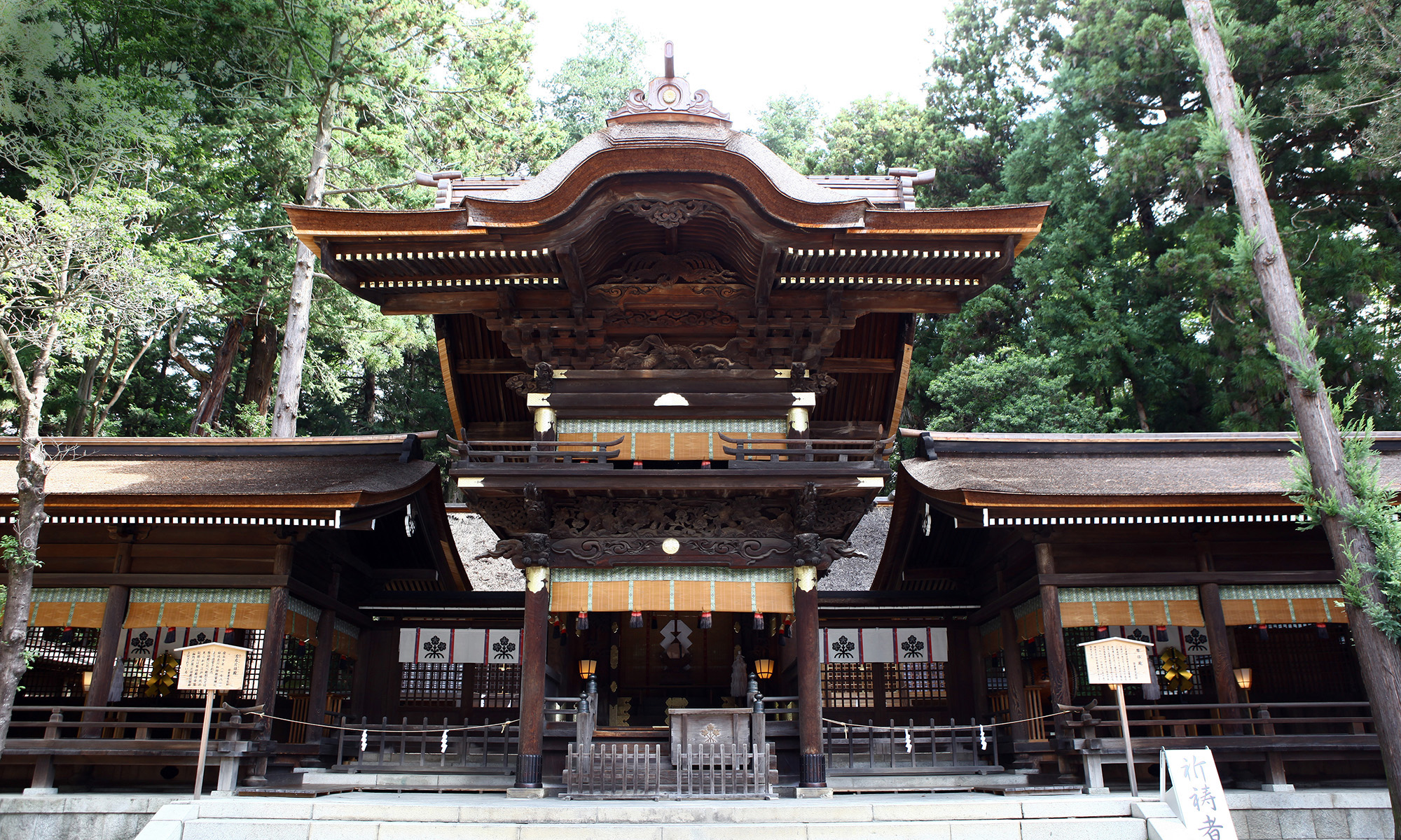 ホテル鷺乃湯 — 諏訪市上諏訪温泉 · 琥珀色の自家源泉を持つ創業100年余の湖畔宿