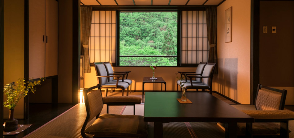 別邸 山の季 — 山形・白布温泉 · 居間を備えた客室と米沢牛中心の創作会席