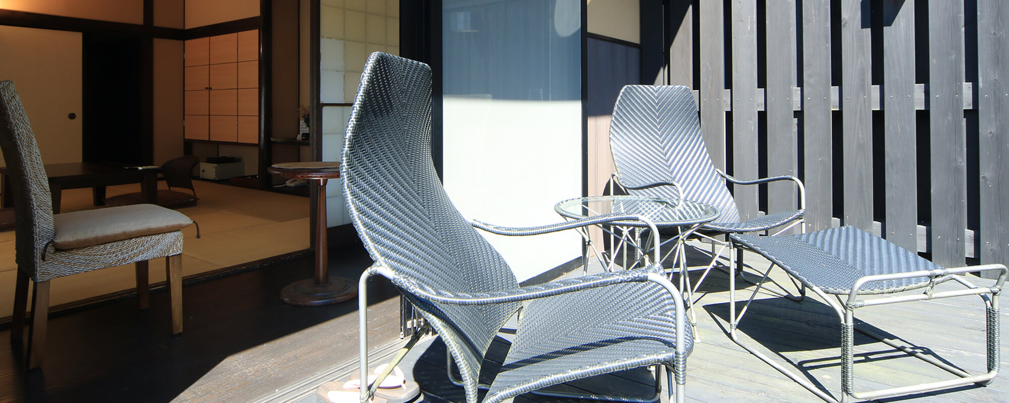友喜美荘 — 木々に囲まれた平屋造りの一軒宿の佇まい