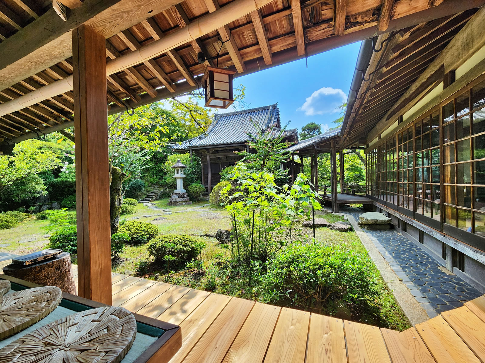 竹林院群芳園 — 奈良・吉野山中千本 · 千利休作庭の池泉回遊式庭園「群芳園」を抱く修験道宿坊起源の旅館