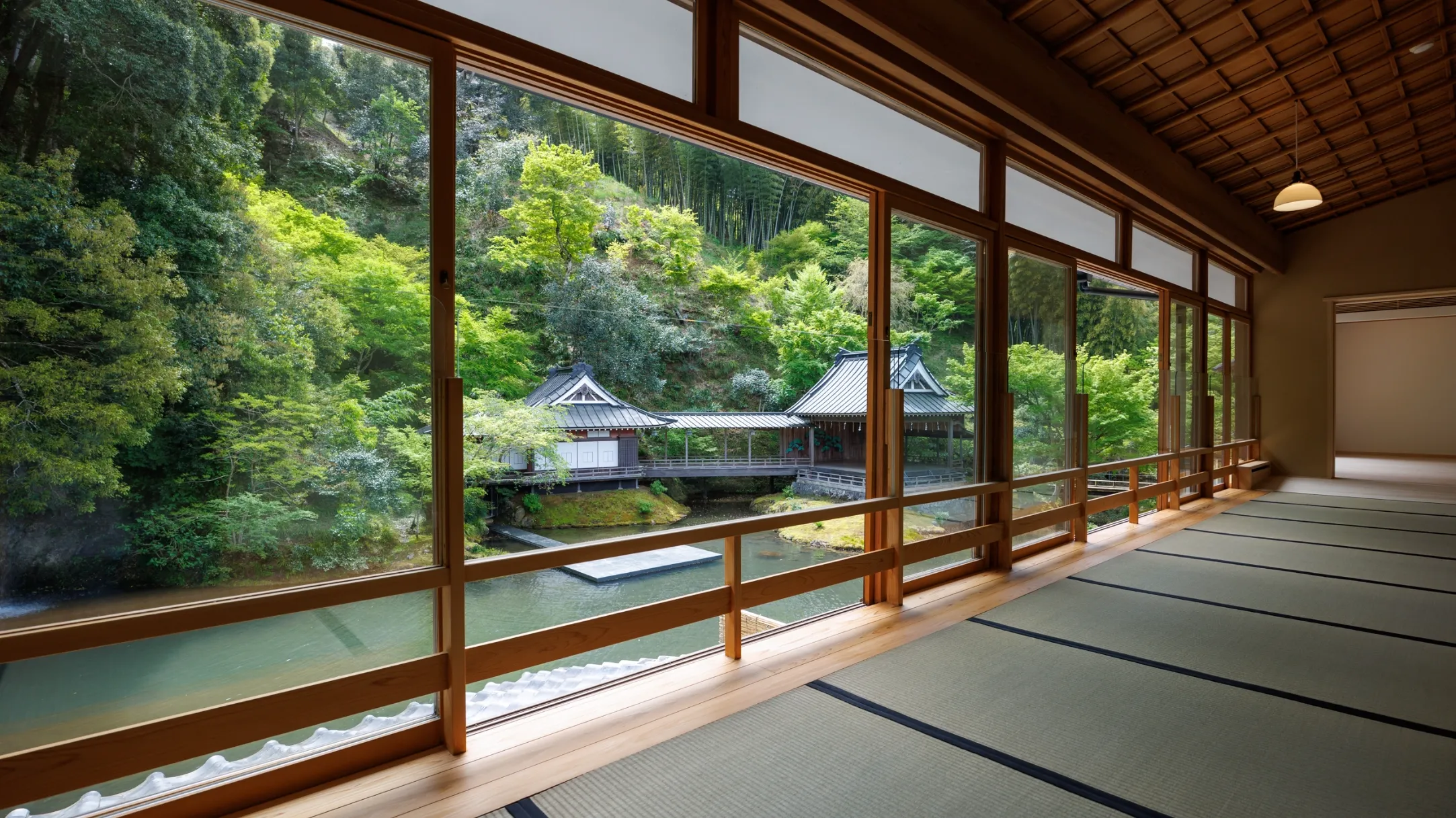 あさば — 修善寺・伊豆市 · 池泉に浮かぶ能舞台『月桂殿』と源泉掛け流しを持つ500年余の老舗旅館