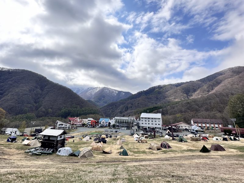 尾瀬高原ホテル — 群馬・片品村戸倉 · 標高1,080mの尾瀬山麓、玄関前から鳩待峠行きバス発着
