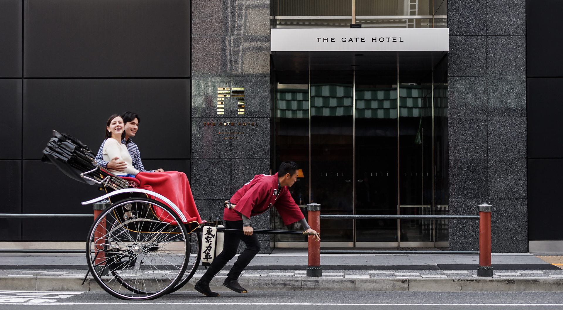 THE GATE HOTEL 雷門 by HULIC — 台東区雷門 · 雷門交差点角に立つ134室のシティホテル、最上階に屋外テラスとレストラン＆バー