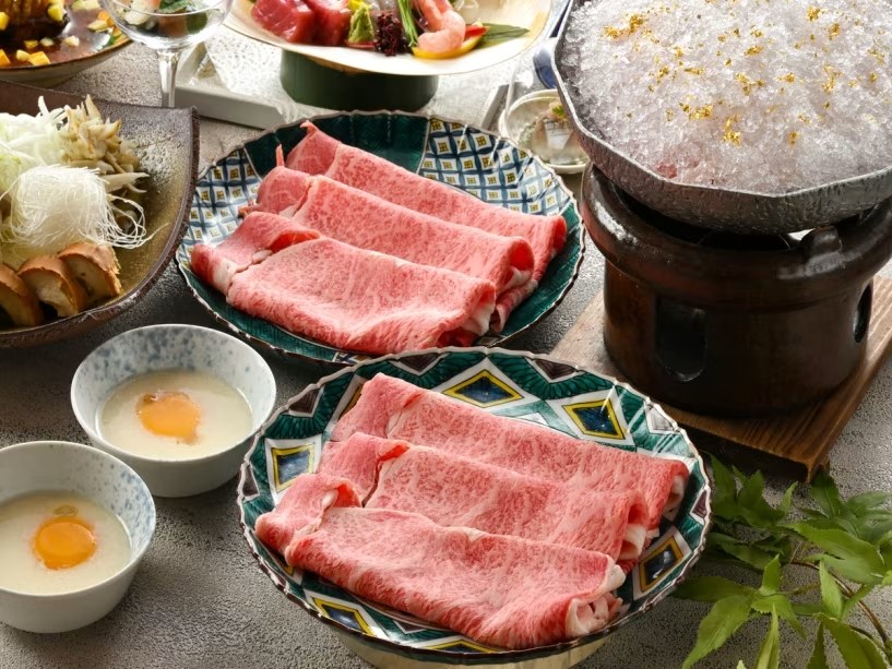 たちばな四季亭 — 山代温泉 · 全館桐の無垢床、薬王院庭を望む湯の曲輪の温泉旅館
