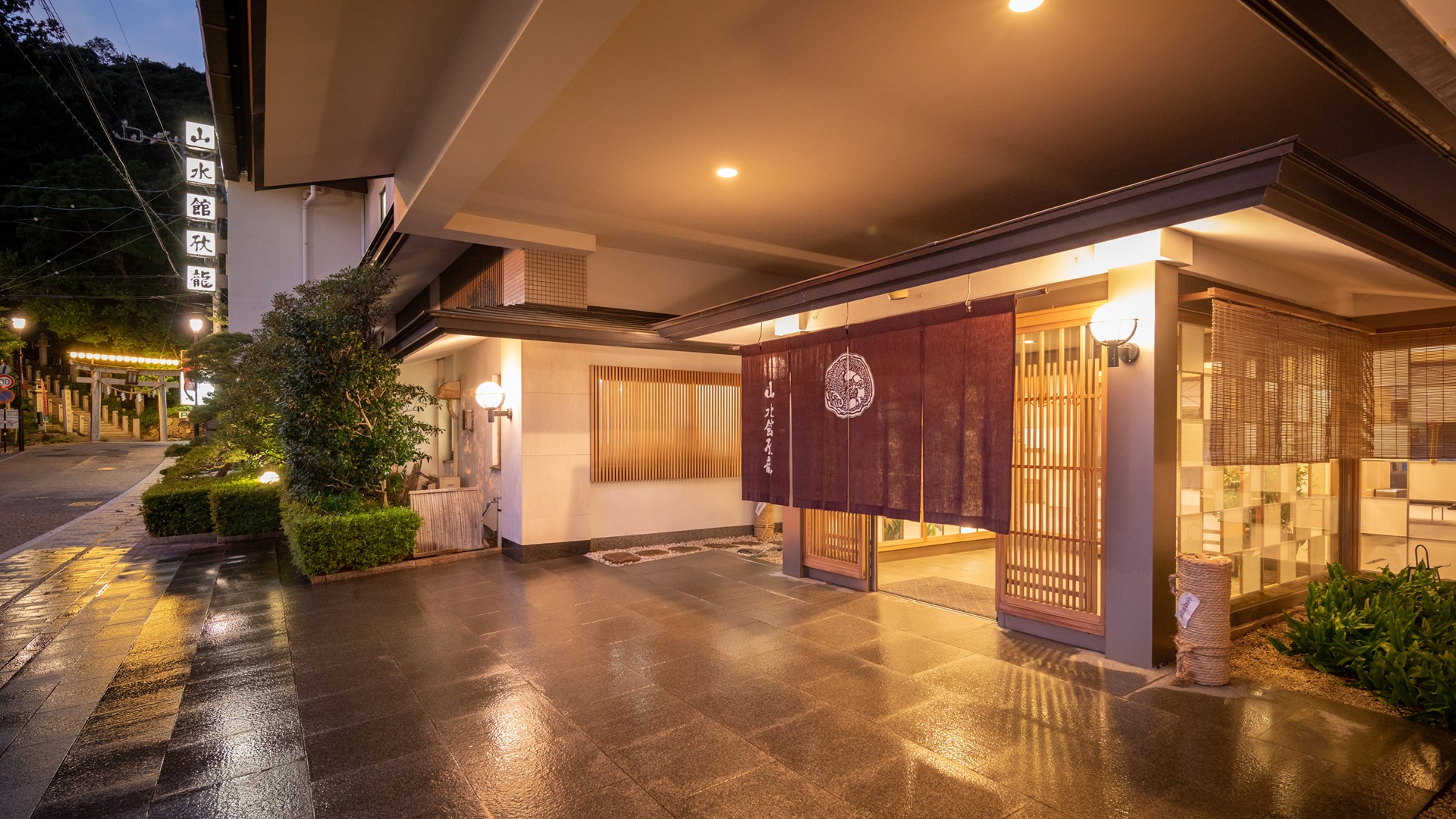山水館 欣龍 — 静岡県浜松市舘山寺温泉 · 全室湖側の中規模和風旅館、浜名湖の産地会席