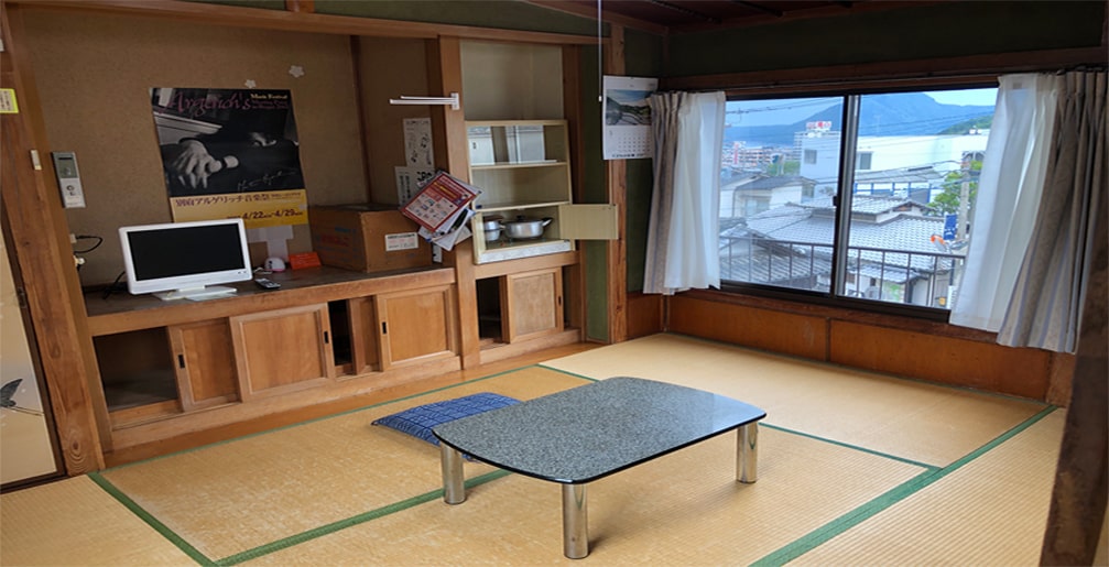 入湯貸間 陽光荘 — 別府・鉄輪温泉 · 全室和室の素朴な客室