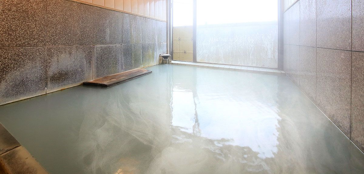 ホテルニュー下風呂 — 青森県下北郡風間浦村下風呂 · 加水なしで引く乳白色の硫黄泉の大浴場