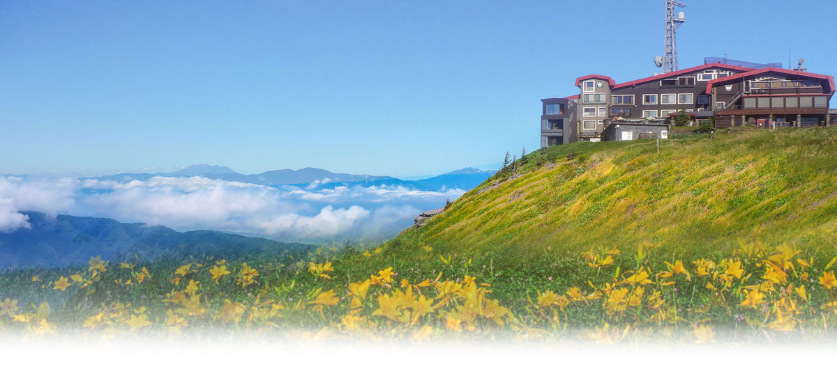 王ヶ頭ホテル — 長野県松本市・美ヶ原高原 標高2,034m · 山頂に建つ一軒宿と眼下の雲海