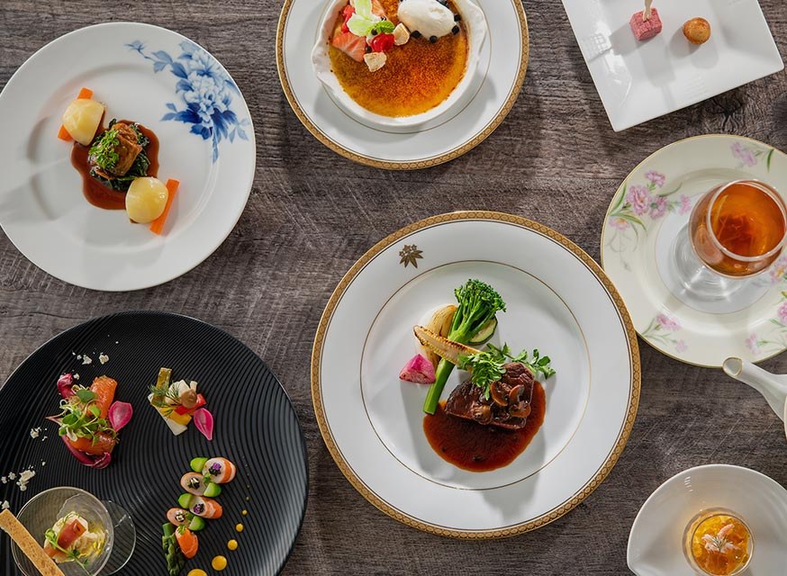 日光金谷ホテル 本館2階メインダイニングルーム — 100年以上受け継がれる伝統のフランス料理