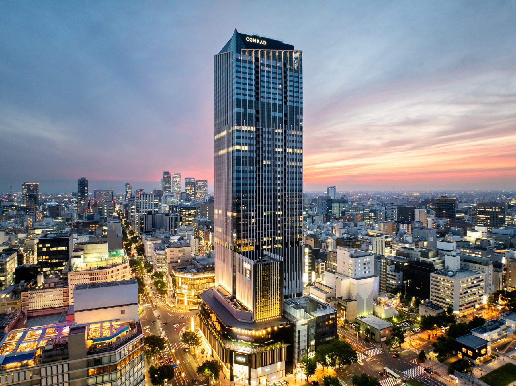 コンラッド名古屋 — 名古屋市中区錦 · 栄駅直結の超高層ビル「ザ・ランドマーク名古屋栄」の外観