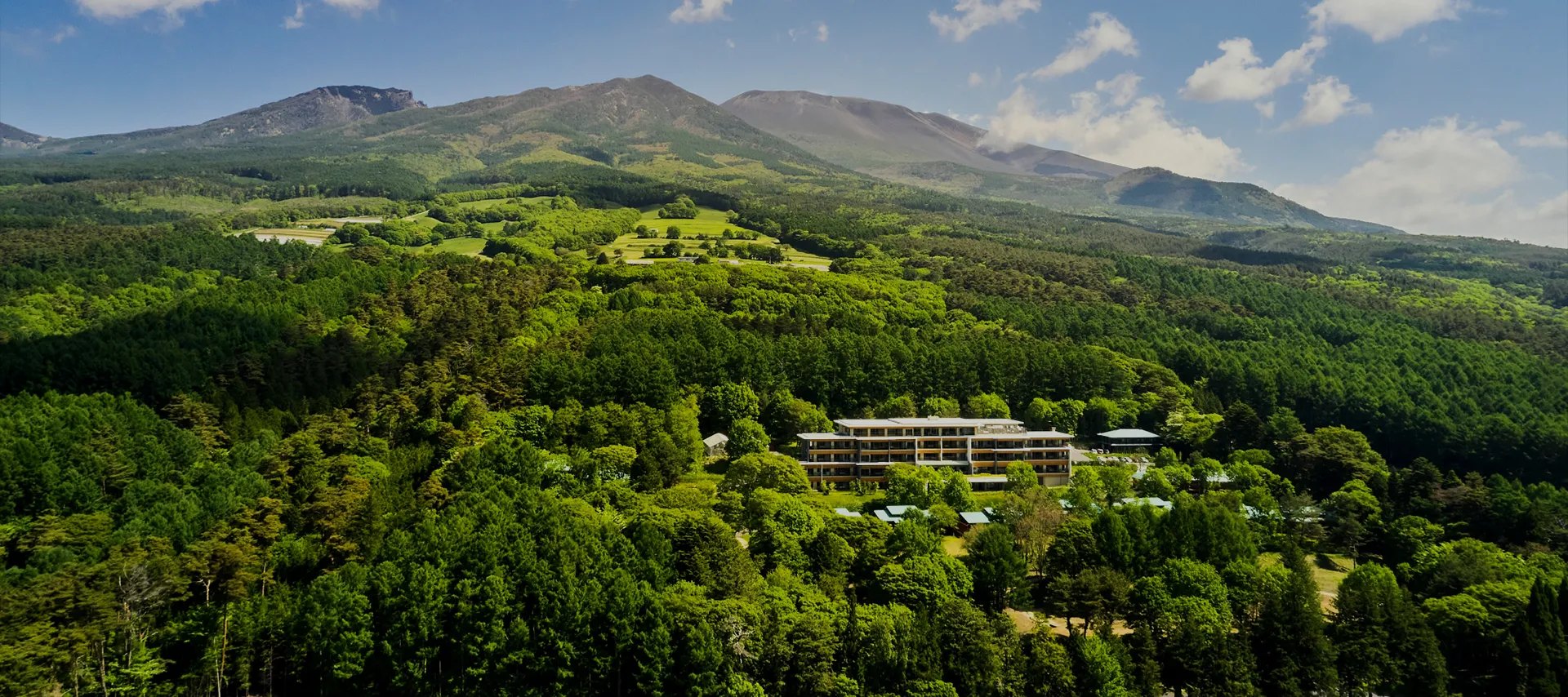 THE HIRAMATSU 軽井沢御代田 — 長野・御代田町 · 浅間山麓の森に建つ全37室のオーベルジュ型リゾート