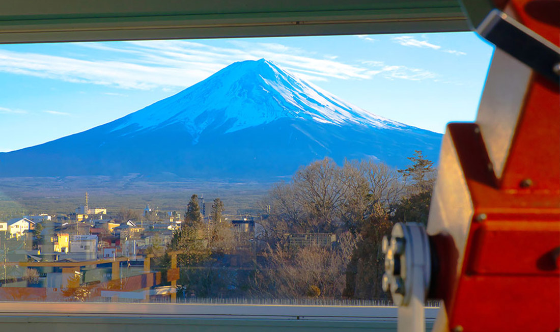 富士レークホテル — 河口湖畔 · 館内から望む富士山の眺め