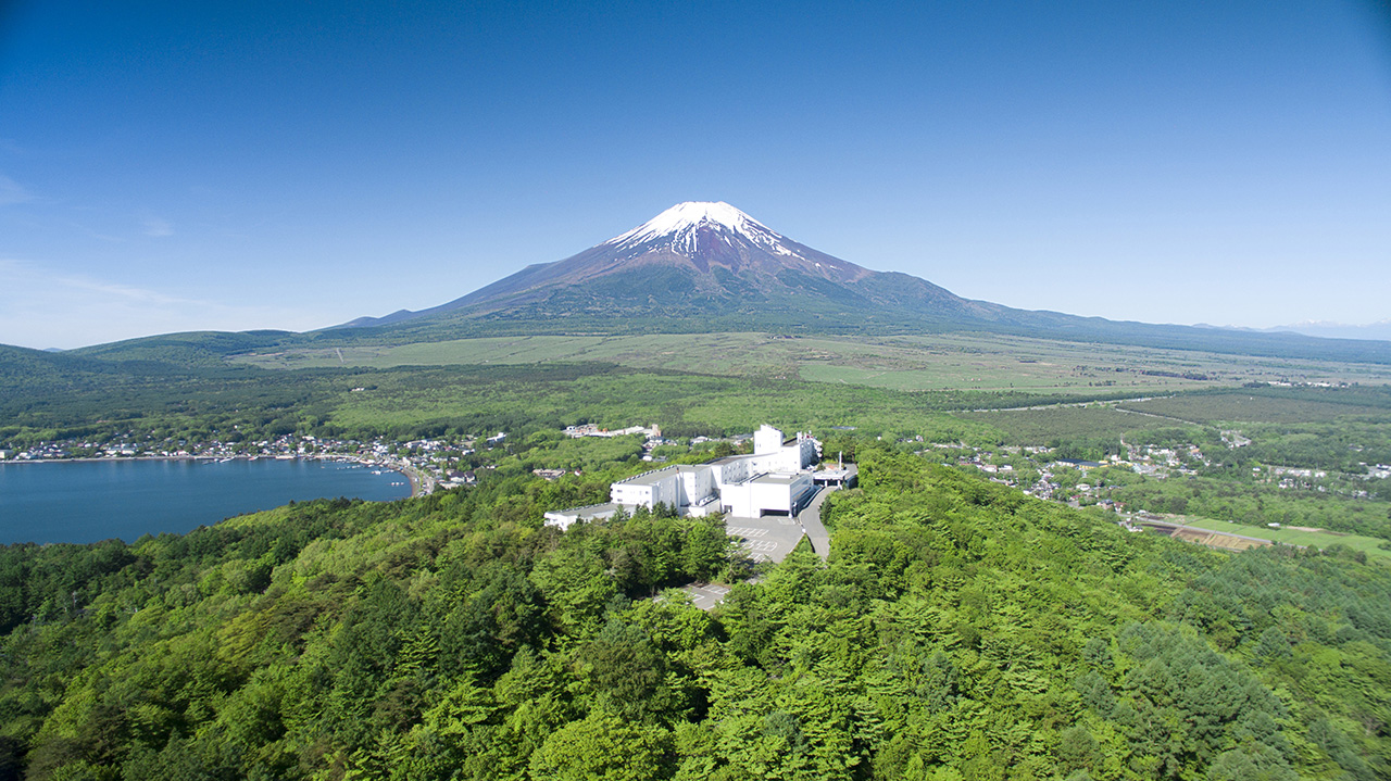 ホテルマウント富士 — 山中湖村 · 1963年開業、高台から山中湖と富士山を一望する立地