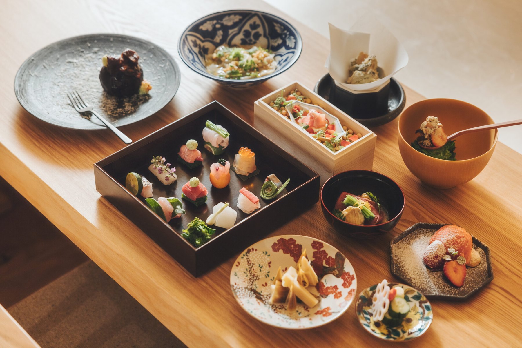 SOKI KANAZAWA — 金沢市袋町 · 九谷焼や漆器を用いて供される加賀の食材の一皿