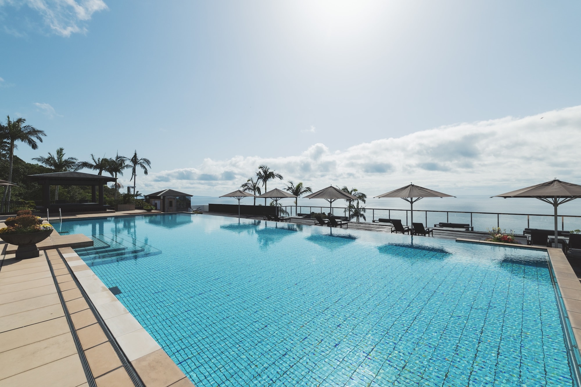 sankara hotel & spa 屋久島 — 鹿児島県屋久島町 · 高台から海を見晴らす24m×9.5mのインフィニティプール