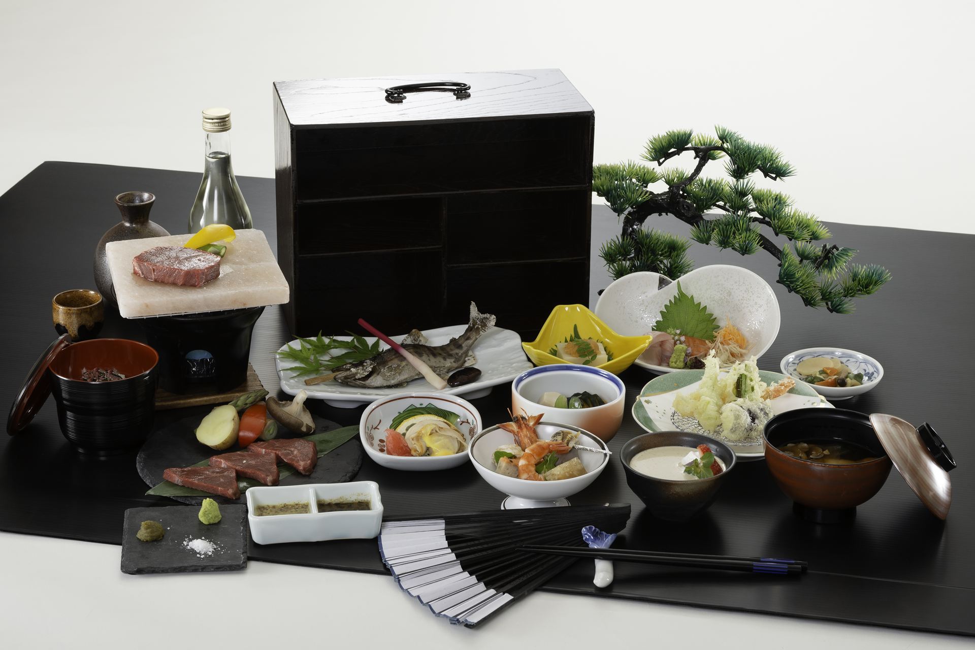 あえりあ遠野 — 岩手県遠野市 · 岩手県産牛の岩塩プレート焼きが加わるグレードアップ夕食「和洋折衷会席」