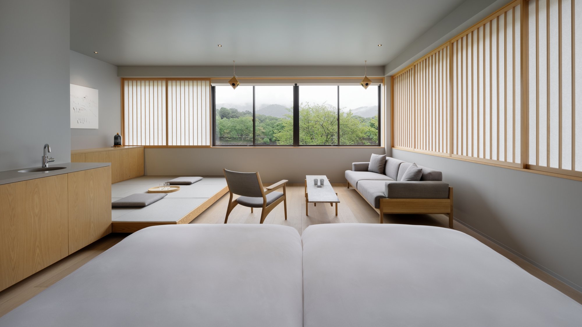 MIROKU 奈良 by THE SHARE HOTELS — 奈良市高畑町 · 奈良公園の南側に建つ全44室のホテルの客室
