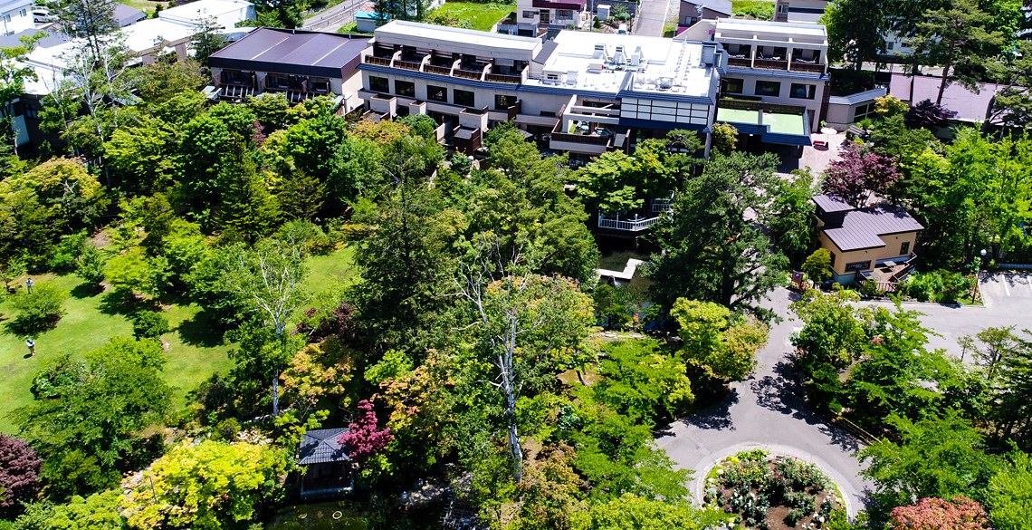 おたる宏楽園 — 北海道小樽市・朝里川温泉 · 8千坪の日本庭園に囲まれた露天風呂付き客室の温泉旅館