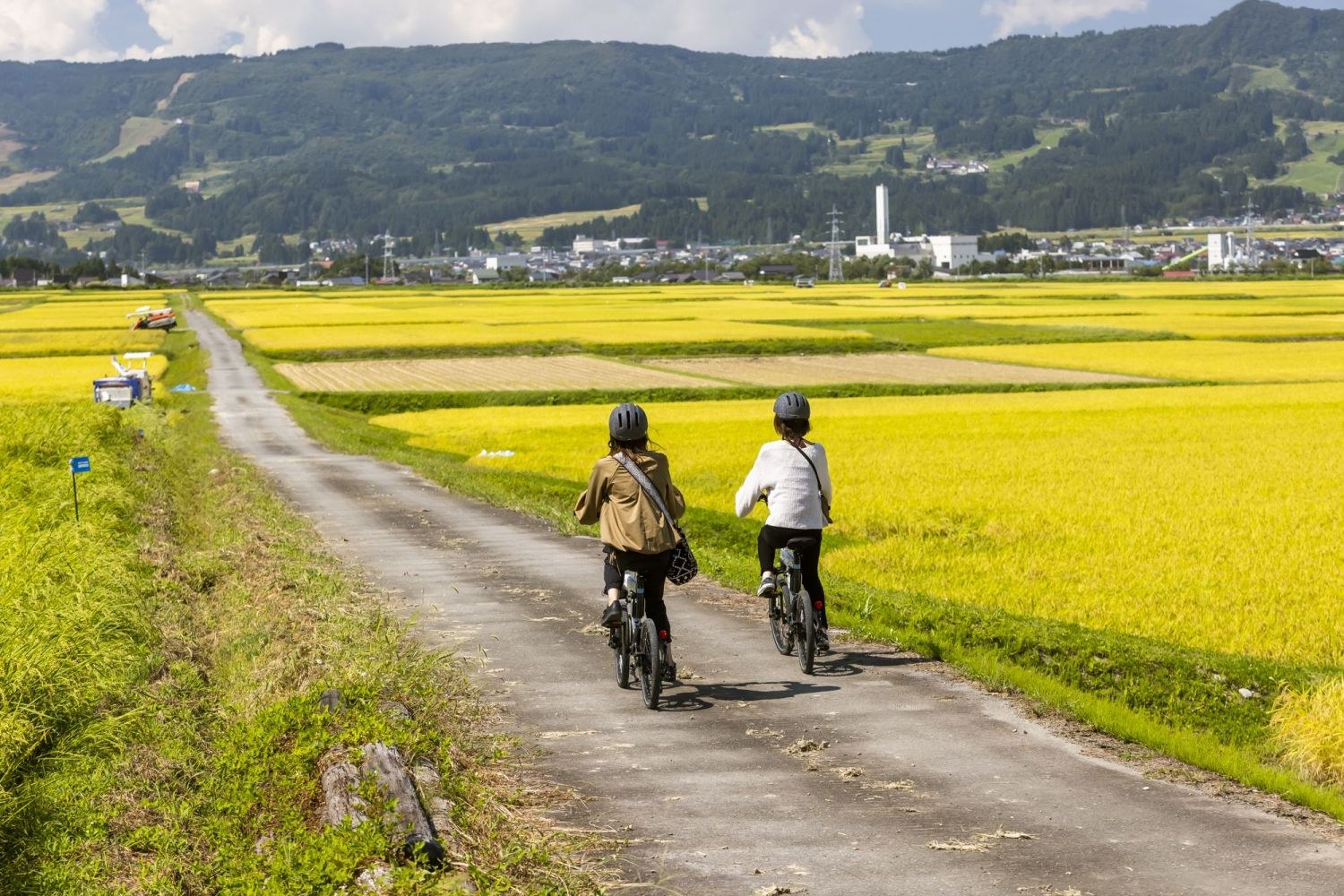 ryugon（龍言） — 新潟県南魚沼市坂戸 · 稲穂の田んぼ道を自転車で巡る「田んぼポタリング」を用意する古民家ホテル