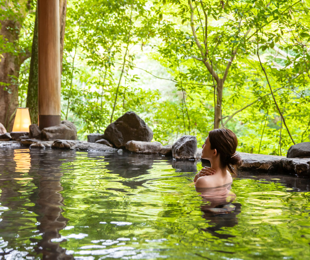 白鷺湯 たわらや — 加賀市・山中温泉東町 · 渓流沿いの露天風呂、源泉100%の湯