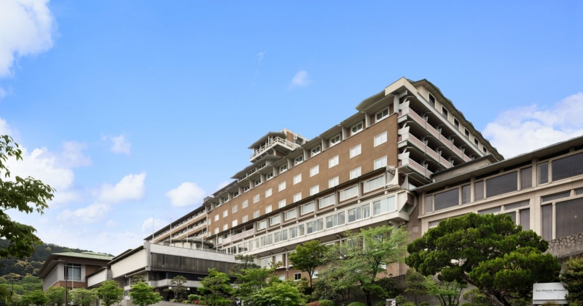 ウェスティン都ホテル京都 — 京都市東山区・蹴上 · 東山の緑を背に建つホテルの外観